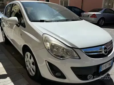 Używany Opel Corsa 85 KM (62 kW) 2013 Biały Hatchback