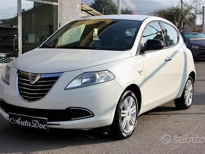 Usata Lancia Ypsilon Gold 69 CV (50 kW) 2015 Bianco Utilitaria