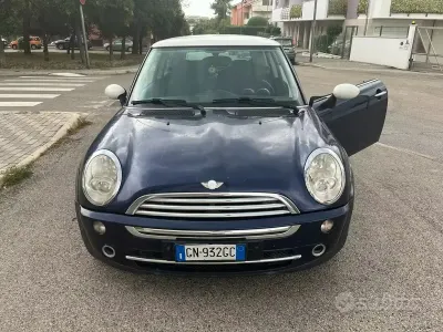 Usata Mini Cooper 90 CV (66 kW) 2005 Blu Utilitaria