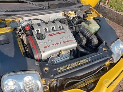 Usata Alfa Romeo Spider 144 CV (105 kW) 2000 Giallo Cabrio