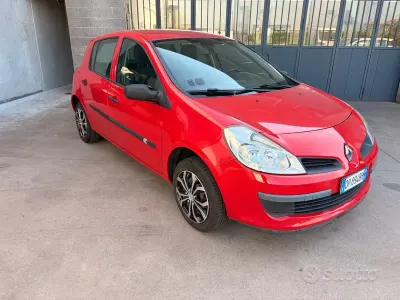 Usata Renault Clio II 75 CV (55 kW) 2008 Rosso Berlina