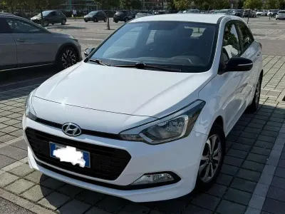Usata Hyundai i20 Classic 84 CV (61 kW) 2018 Bianco Utilitaria
