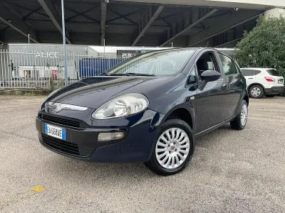 Begagnad Fiat Punto Evo Dynamic 77 HK (56 kW) 2011 Blå Halvkombi