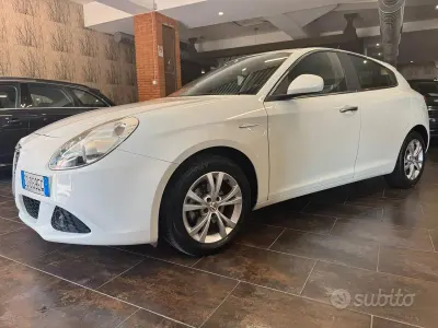 Usata Alfa Romeo Giulietta Business 105 CV (77 kW) 2013 Bianco Utilitaria