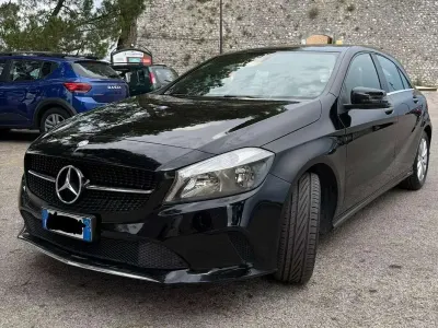 Usata Mercedes A180 Premium 109 CV (80 kW) 2016 Nero Utilitaria