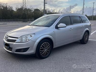Usata Opel Astra 125 CV (91 kW) 2010 Grigio Station wagon