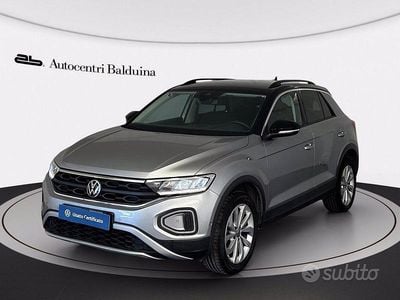 Usata VW T-Roc Life 110 CV (80 kW) 2022 Pyrit silver met/tetto nero me SUV