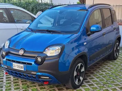 Usata Fiat Panda Cross Cross 69 CV (50 kW) 2024 Blu/azzurro Utilitaria