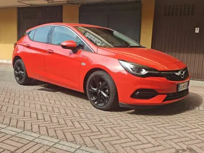 Usata Opel Astra Ultimate 122 CV (89 kW) 2020 Rosso Berlina