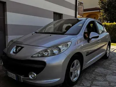 Usata Peugeot 207 Sport 73 CV (53 kW) 2010 Argento Utilitaria