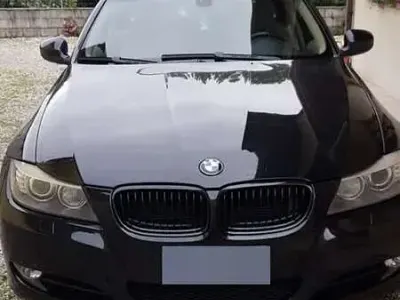 Begagnad BMW 318 143 HK (105 kW) 2009 Svart Kombi