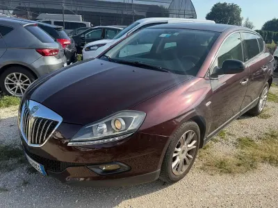 Usata Lancia Delta 120 CV (88 kW) 2008 Viola Utilitaria