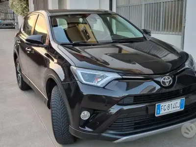 Usata Toyota RAV4 143 CV (105 kW) 2016 Nero SUV