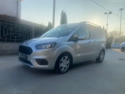 Usata Ford Courier 75 CV (55 kW) 2020 Argento Monovolume