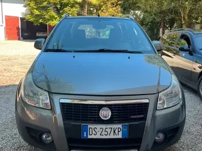 Usata Fiat Sedici 120 CV (88 kW) 2008 Grigio SUV