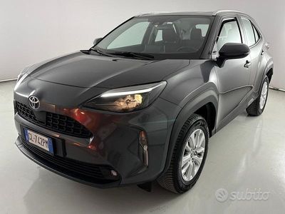 Usata Toyota Yaris Cross Active 92 CV (67 kW) 2022 Grigio SUV