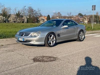 Usata Mercedes SL500 306 CV (225 kW) 2001 Grigio Cabrio