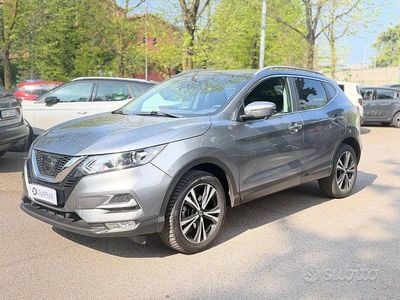 Usata Nissan Qashqai N-Connecta 110 CV (80 kW) 2017 Grigio SUV