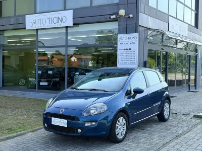 Usata Fiat Punto Lounge 105 CV (77 kW) 2012 Blu/azzurro Utilitaria