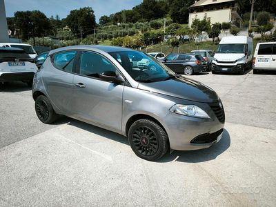 Usata Lancia Ypsilon 85 CV (62 kW) 2014 Grigio Utilitaria