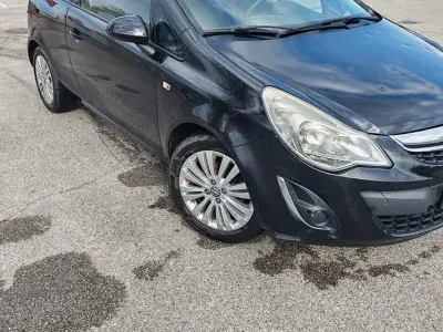 Usado Opel Corsa 86 HP (63 kW) 2012 Preto Citadino