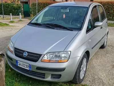 Usata Fiat Idea Active 95 CV (69 kW) 2005 Grigio Monovolume