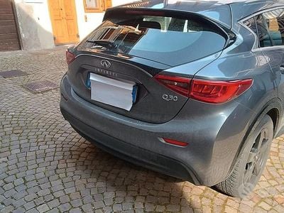 Usata Infiniti Q30 122 CV (89 kW) 2016 Grigio Berlina