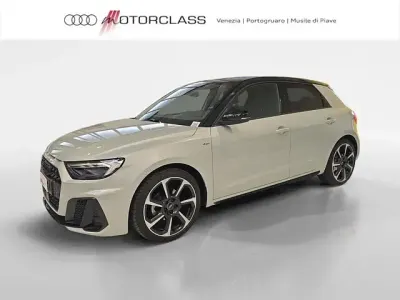 Usata Audi A1 Sportback Comfort 110 CV (80 kW) 2023 Argento cavo metallizzato nero Utilitaria