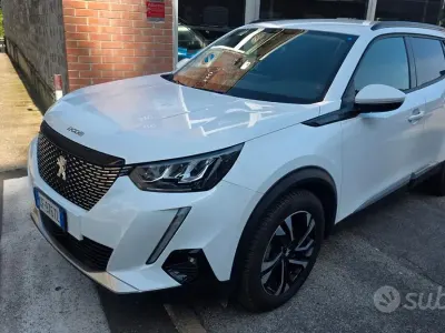 Usata Peugeot 2008 Active 110 CV (80 kW) 2021 Bianco SUV