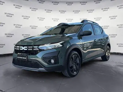 Usata Dacia Sandero Expression 101 CV (74 kW) 2024 Verde Utilitaria