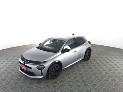 Usata Lancia Ypsilon 101 CV (74 kW) 2024 Grigio granito Utilitaria