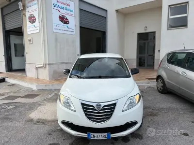 Usata Lancia Ypsilon Gold 69 CV (50 kW) 2012 Bianco Utilitaria