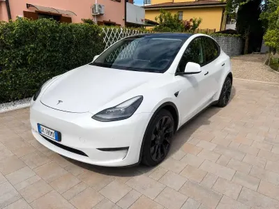 Usata Tesla Model Y Performance 392 kW (533 CV) 2022 Bianco SUV