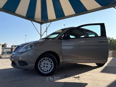 Usata Lancia Ypsilon 69 CV (50 kW) 2011 Oro Utilitaria