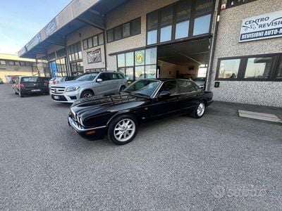 Usata Jaguar XJ 284 CV (208 kW) 1999 Nero Berlina