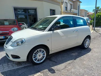 Usata Lancia Ypsilon 75 CV (55 kW) 2011 Bianco Utilitaria