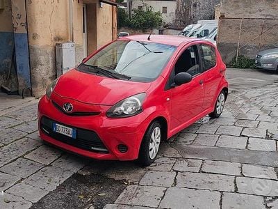 Usata Toyota Aygo Connect Style 68 CV (50 kW) 2010 Rosso Utilitaria