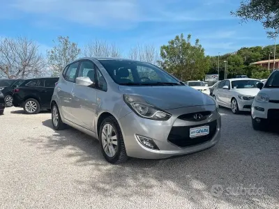 Gebraucht Hyundai ix20 90 PS (66 kW) 2011 Grau Kleinwagen