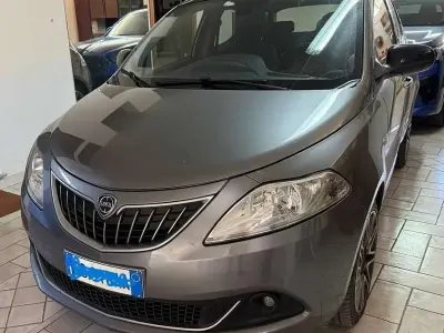 Usata Lancia Ypsilon Platinum 95 CV (69 kW) 2016 Grigio Utilitaria