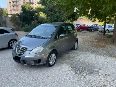 Usata Lancia Musa 69 CV (50 kW) 2009 Grigio Monovolume