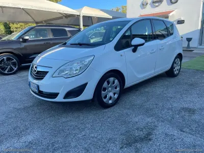 Usata Opel Meriva Cosmo 100 CV (73 kW) 2011 Bianco Monovolume