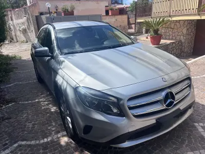 Usata Mercedes GLA180 Business 109 CV (80 kW) 2017 Argento SUV