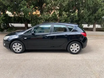 Usata Opel Astra 2009 Nero Monovolume