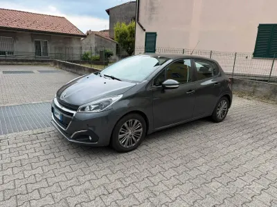 Usata Peugeot 208 Active 82 CV (60 kW) 2017 Grigio Utilitaria
