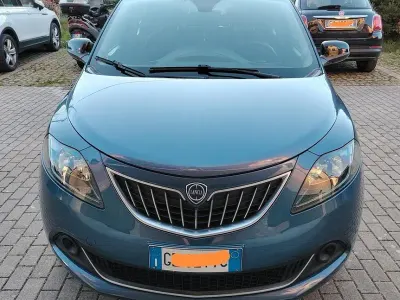 Begagnad Lancia Ypsilon 60 HK (44 kW) 2021 Blå Halvkombi