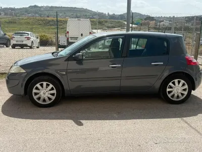 Usata Renault Mégane II 106 CV (77 kW) 2007 Grigio Berlina