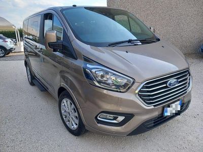 Usata Ford Tourneo Titanium 130 CV (95 kW) 2018 Marrone Monovolume