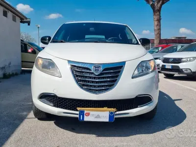 Begagnad Lancia Ypsilon Gold 86 HK (63 kW) 2014 Vit Halvkombi