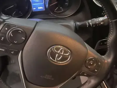 Usata Toyota Auris Active 112 CV (82 kW) 2016 Bianco Berlina