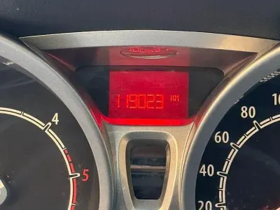 Usata Ford Fiesta 68 CV (50 kW) 2010 Bianco Berlina